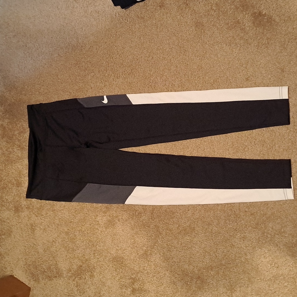 NWT Nike Girls size L black/gray/white tight fit legging
